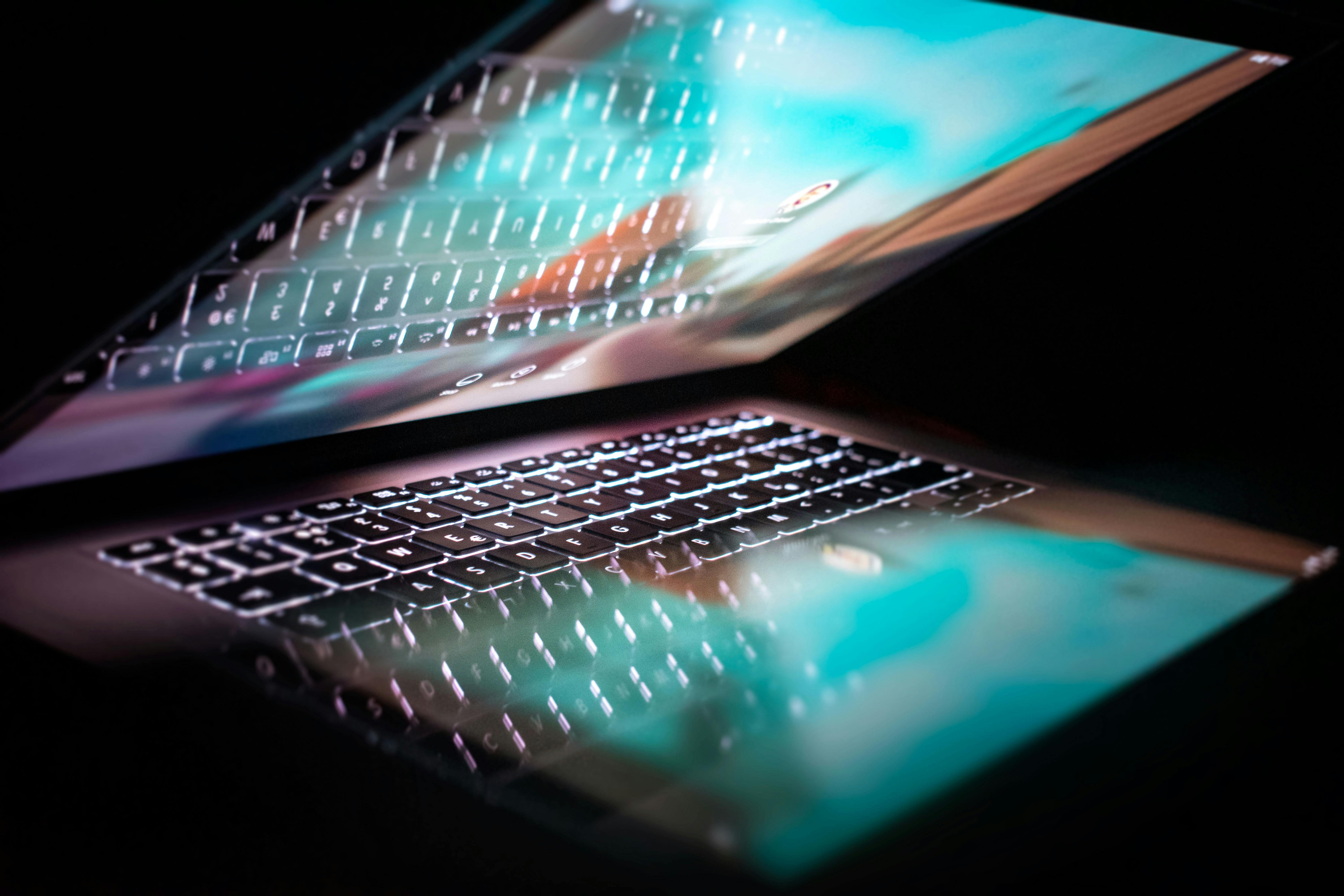 A laptop computer with the screen reflecting the keyboard